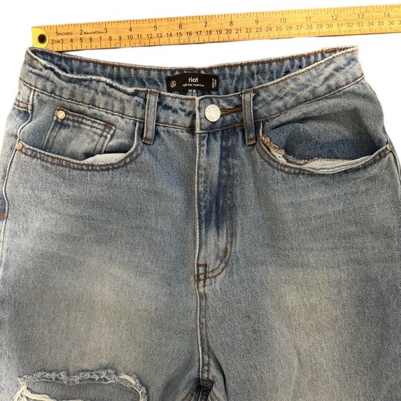 Missguided Riot High Rise Mom Jeans Distressed Light Wash Size 4R - Picture 4 of 6